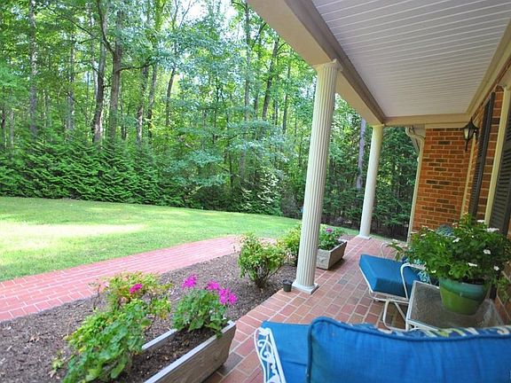 4th image of 302 Merrywood Dr