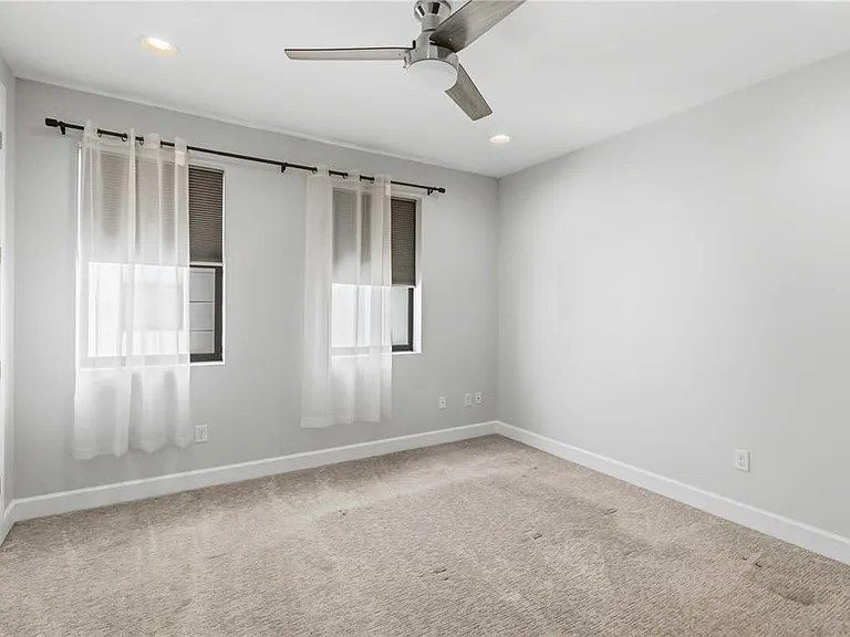 1332 W Gray St #5 — Photo 16