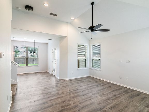 5th image of 113 Pine Island Ln