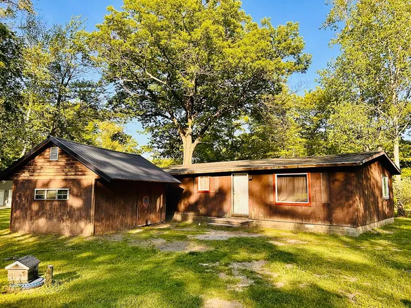 3769 Waters Edge Dr, Beaverton, MI 48612