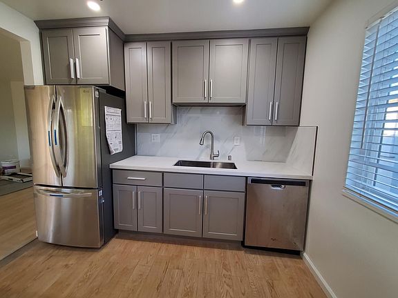3rd image of 687 Grand Coulee Ave APT 4