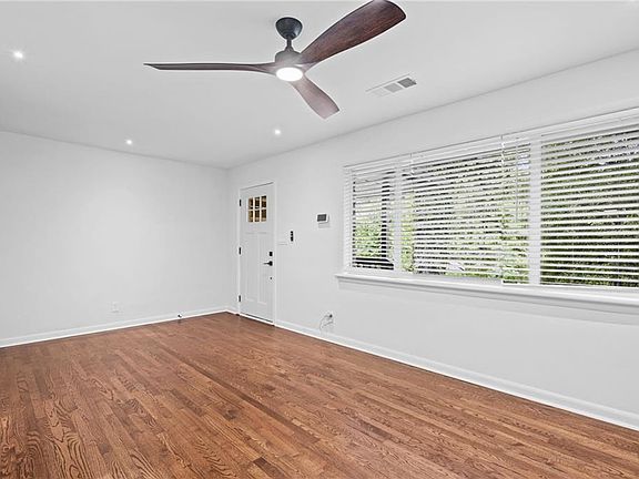3rd image of 2918 Santa Monica Dr