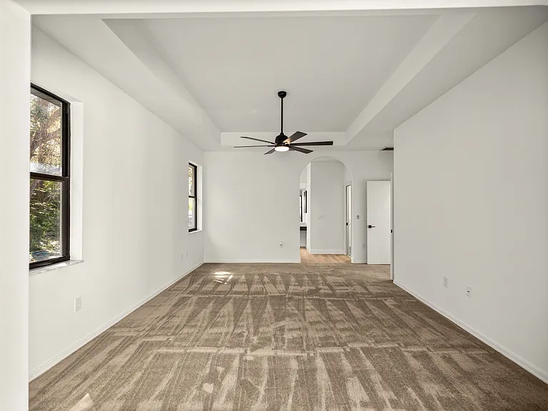 315 E Reehill St — Photo 15