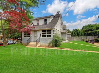 15 Canyon St, Huntington, NY 11743