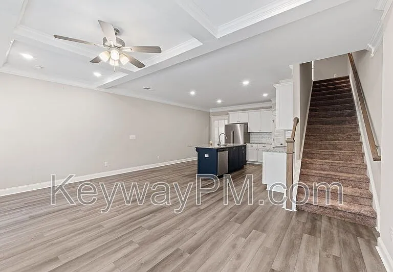 1066 Linsmore Ave — Photo 7