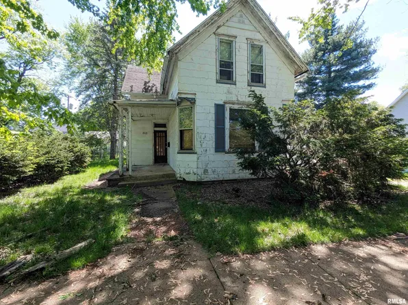 816 Henrietta St, Pekin, IL 61554