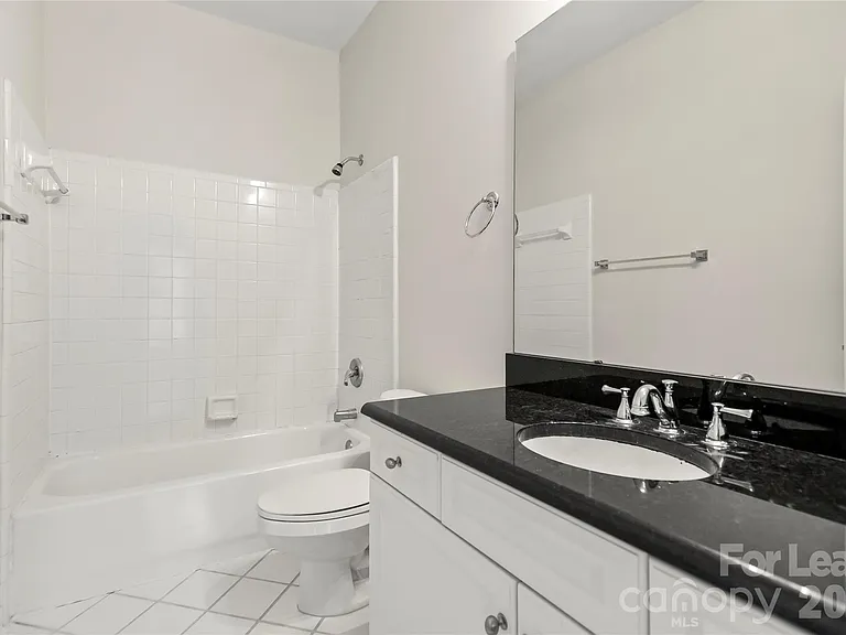 567 E 9th St — Photo 24