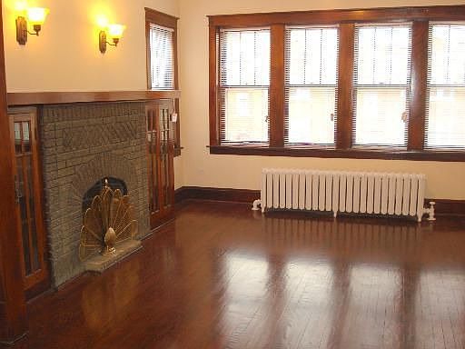 3rd image of 1827 Clarence Ave