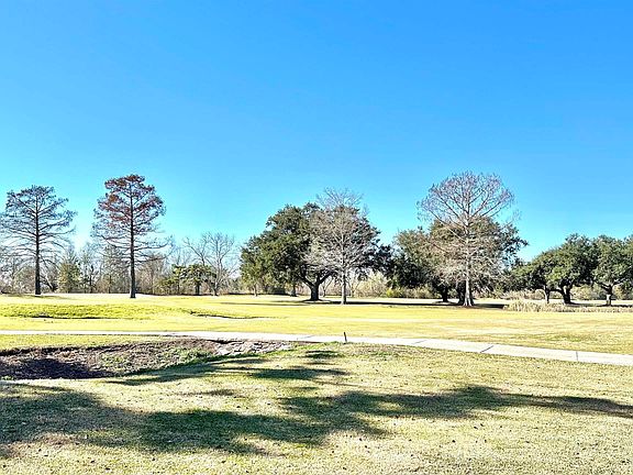 5th image of 205 Oak Alley Dr
