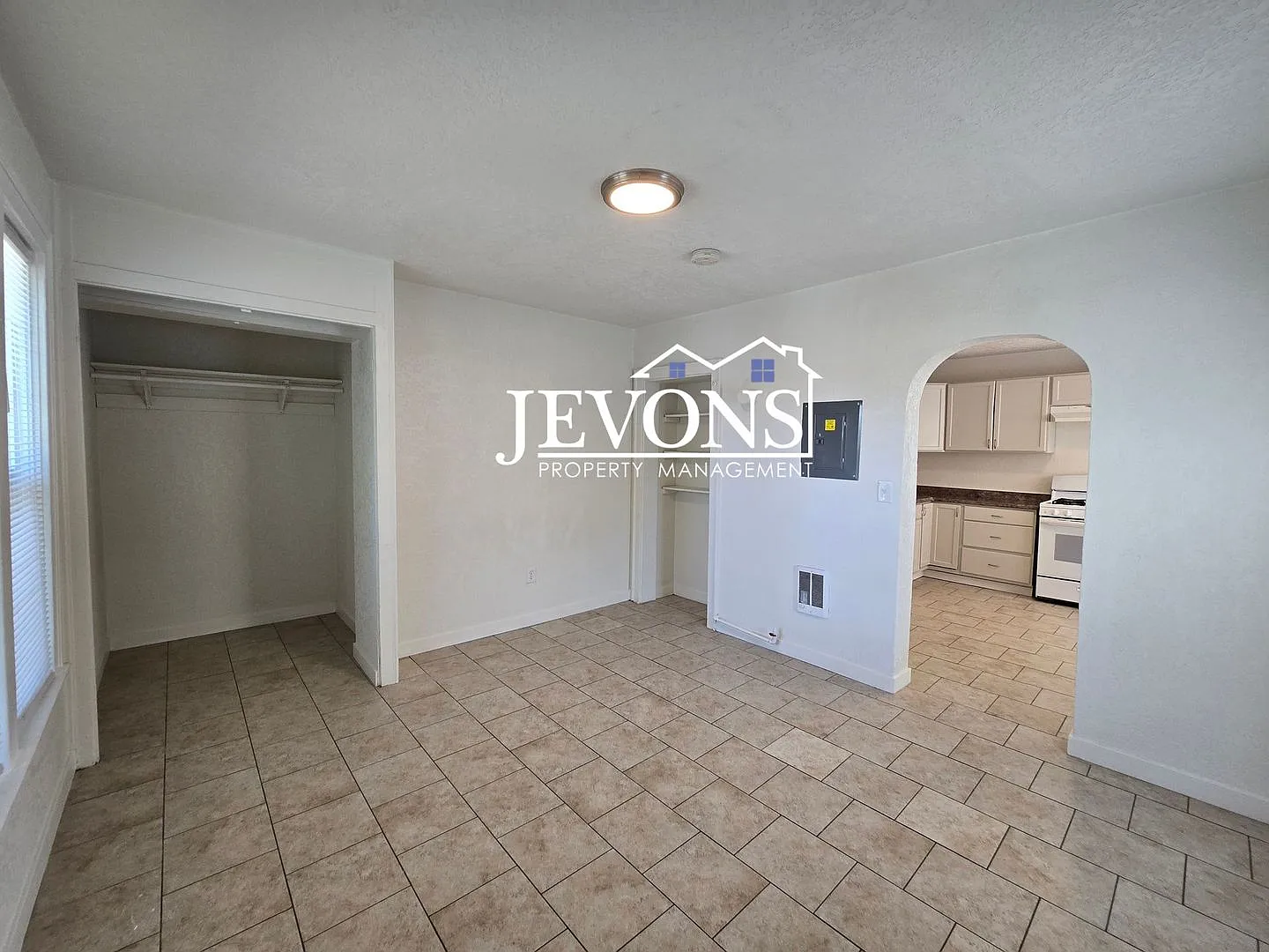 307 N 7th St Yakima, WA 98901 — Photo 2