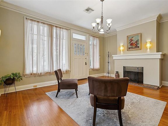 4th image of 18 Fontainebleau Dr