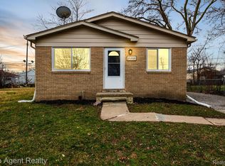 21268 Sharkey St, Clinton Township, MI 48035