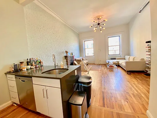 Rented by Zjama Realty Corp | media 5