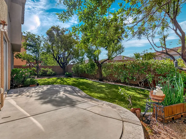 11757 Del Sur Ave — Photo 33