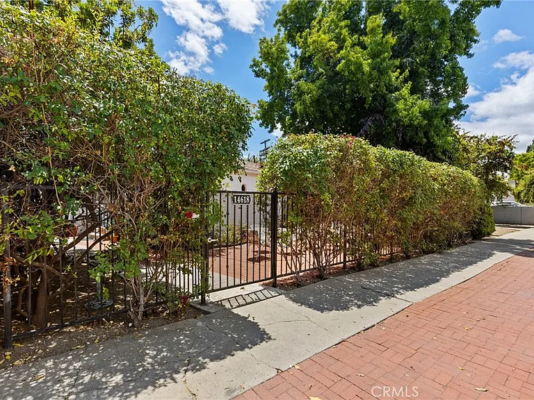 14618 Moorpark St #D — Photo 13