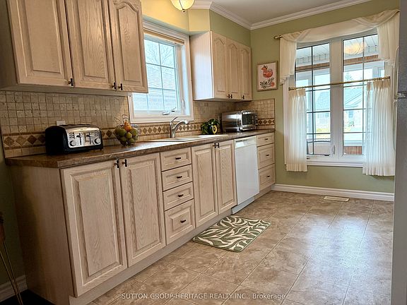 3rd image of 5 Susan Ct