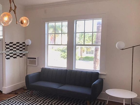 3rd image of 1611 Michigan Ave APT 21
