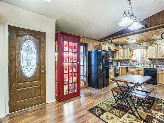 4th image of 954 Meadowdale Cir
