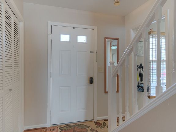 3rd image of 110 Southampton Ct