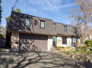 546 Saint Charles St, Victoria, BC V8S 3N7