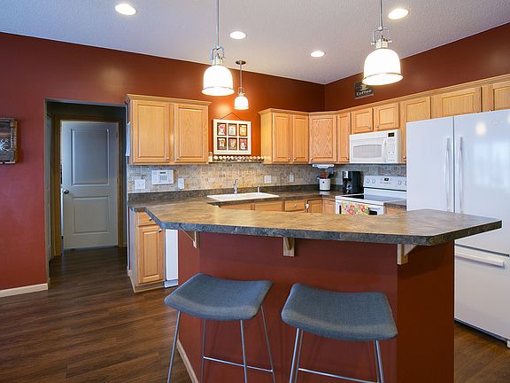 4th image of 6753 Lakewood Dr NE