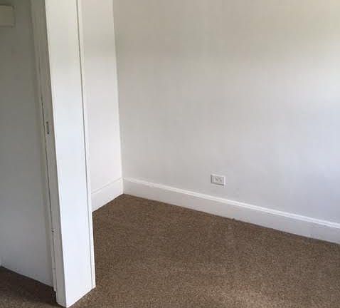 3rd image of 813 Somerstown Ln