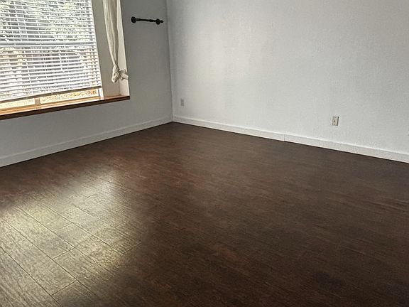 3rd image of 16225 Everglade Ln