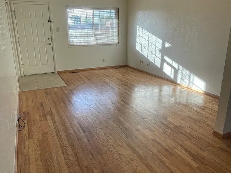 950 S Sweetwater Dr #950 — Photo 5