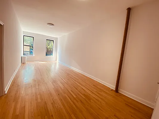 Rented by Metropolis Real Estate of Manhattan | media 2