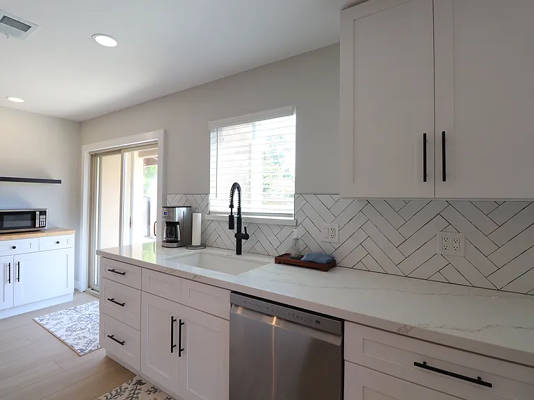 586 Poppy Ln — Photo 10