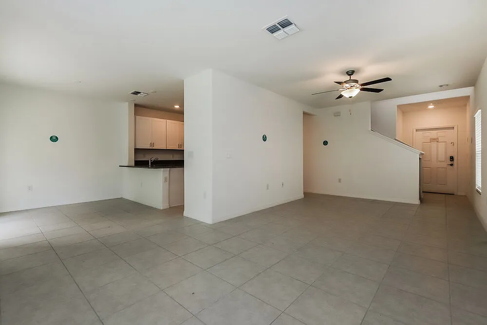 3 bed, 2.5 bath, 1525 sqft, $2,405 — Photo 4