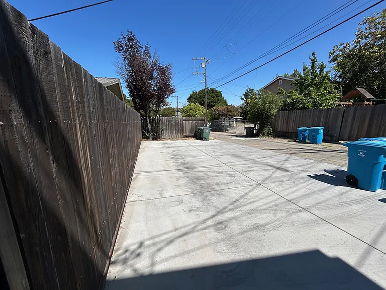 817 York St — Photo 11
