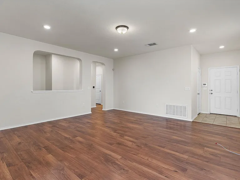 7604 Knockfin Dr — Photo 4