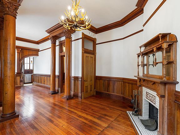 3rd image of 297 Dorland St