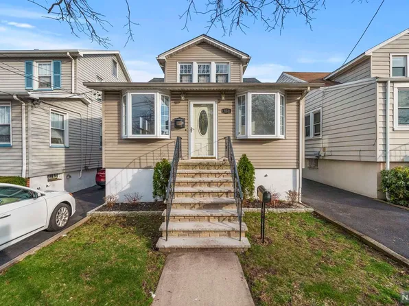 838 Roosevelt Ave, Secaucus, NJ 07094