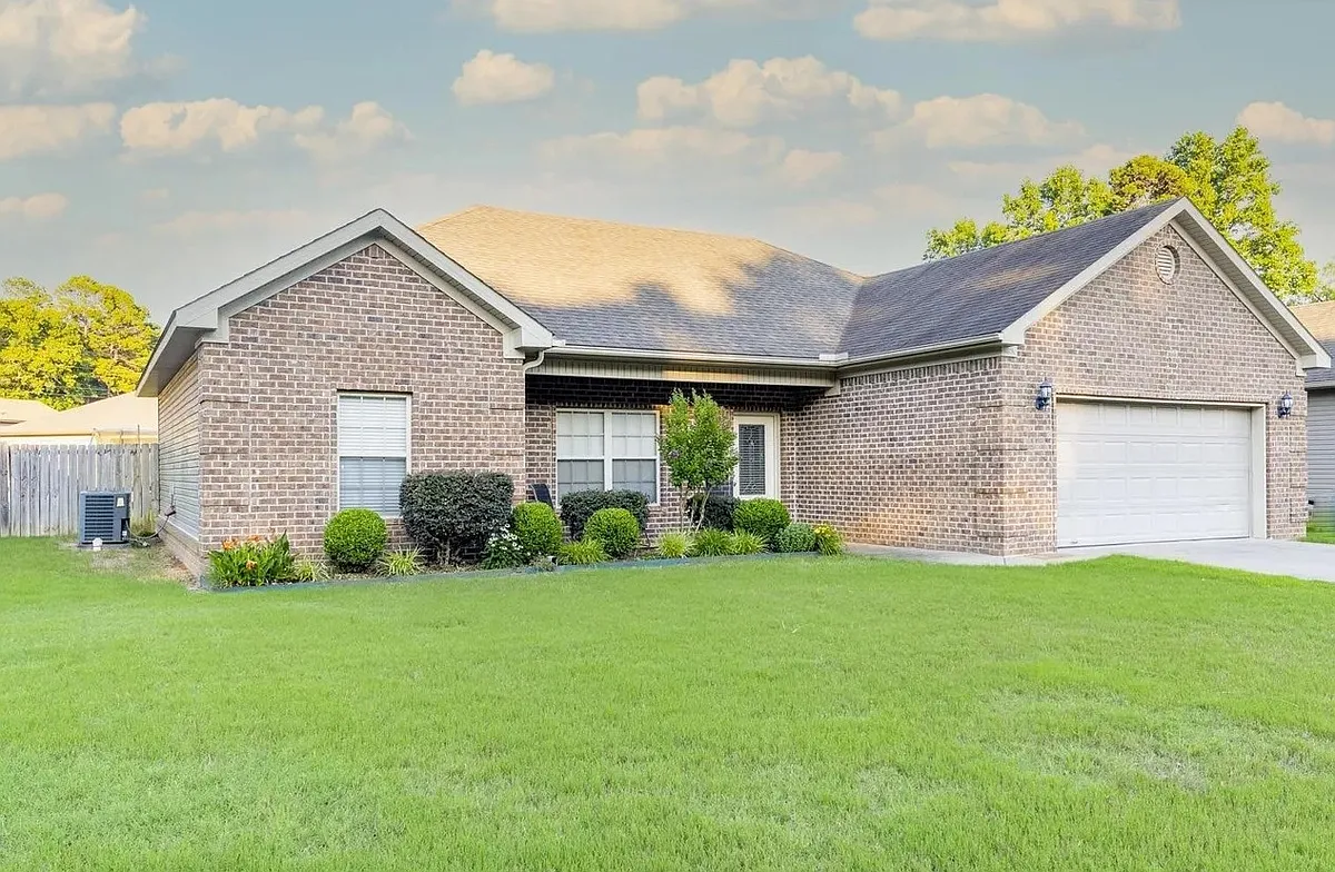 Building Photo - 1804 Milburn Dr