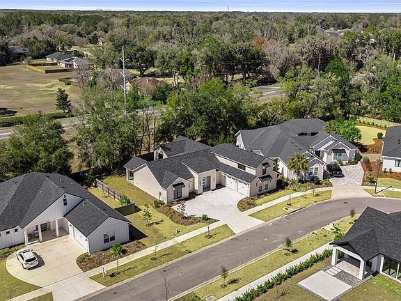 3rd image of 1044 SW 120th Dr