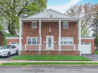 12 Garners Ln, Elmwood Park, NJ 07407