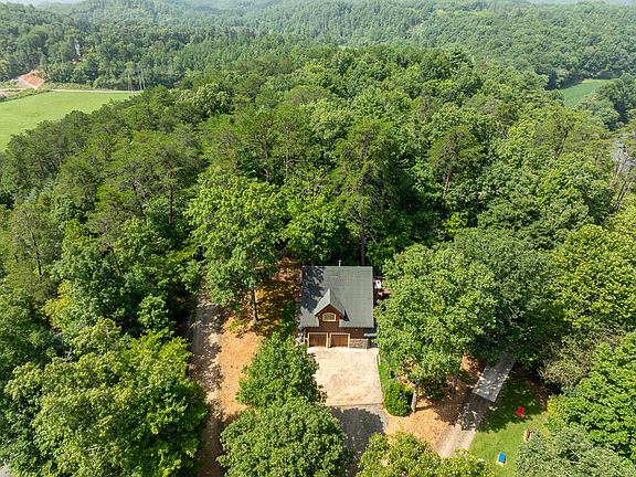 2nd image of 83 Riverview Cir