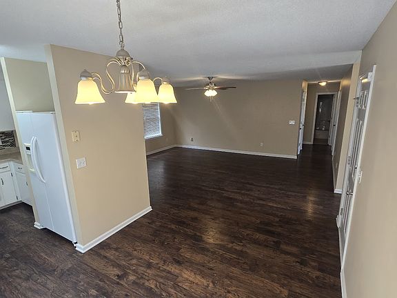 3rd image of 138 Ashley Dr