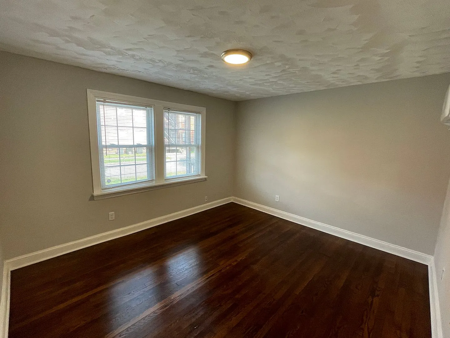 Coming Soon! Refreshed 1 Bed, 1 Bath Apt. — Photo 4