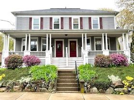 29 Topsfield Rd, Ipswich, MA