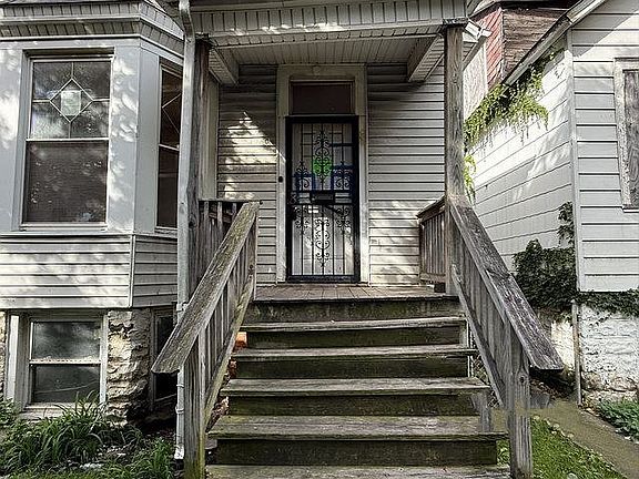 4th image of 5140 S Emerald Ave