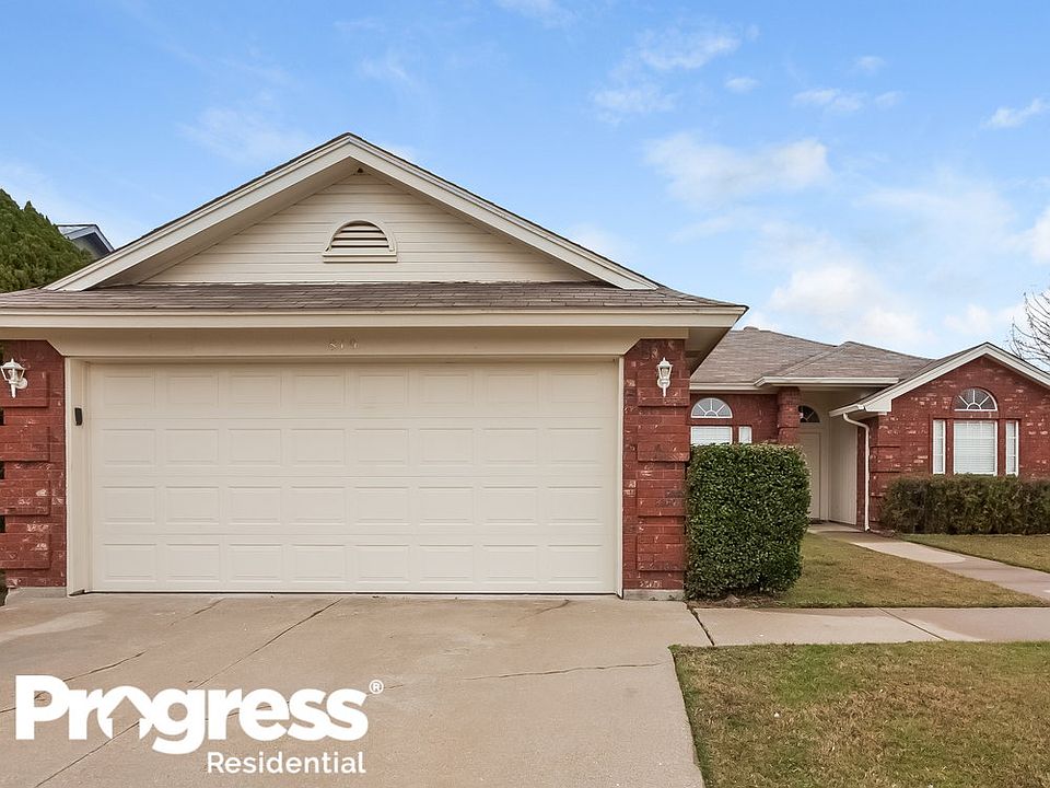 1st image of 819 Carrington Dr