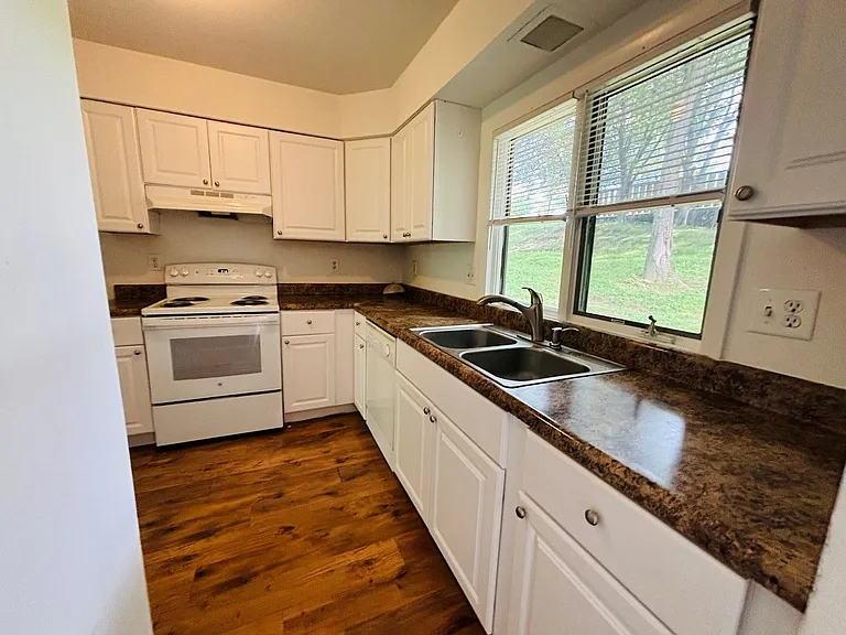 360 Shenandoah Cir — Photo 11