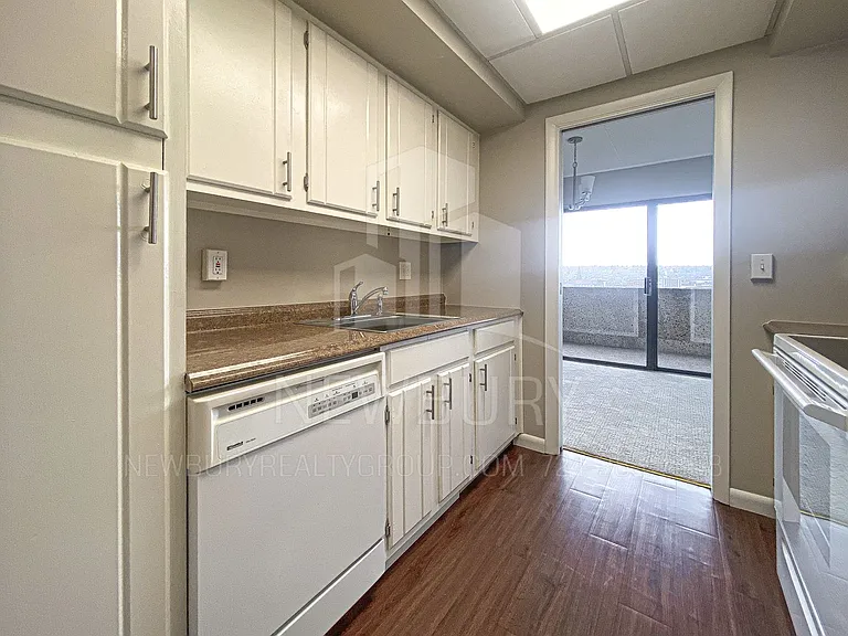 530 N Main Street - The Townhouse. — Photo 71