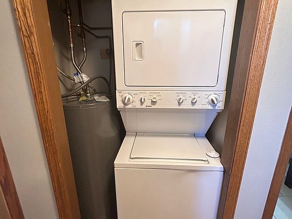 2nd image of 640-642 S Colonial Pkwy #1