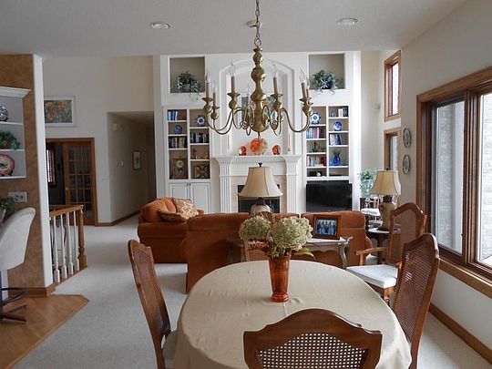 5th image of 818 S Shore Dr