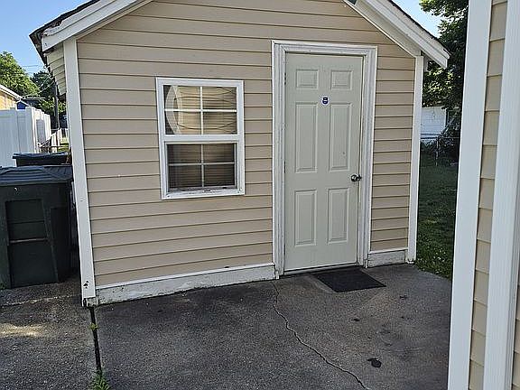 5th image of 379 Schley Ave