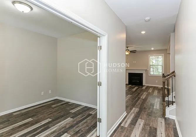 319 Lanier Ct — Photo 3